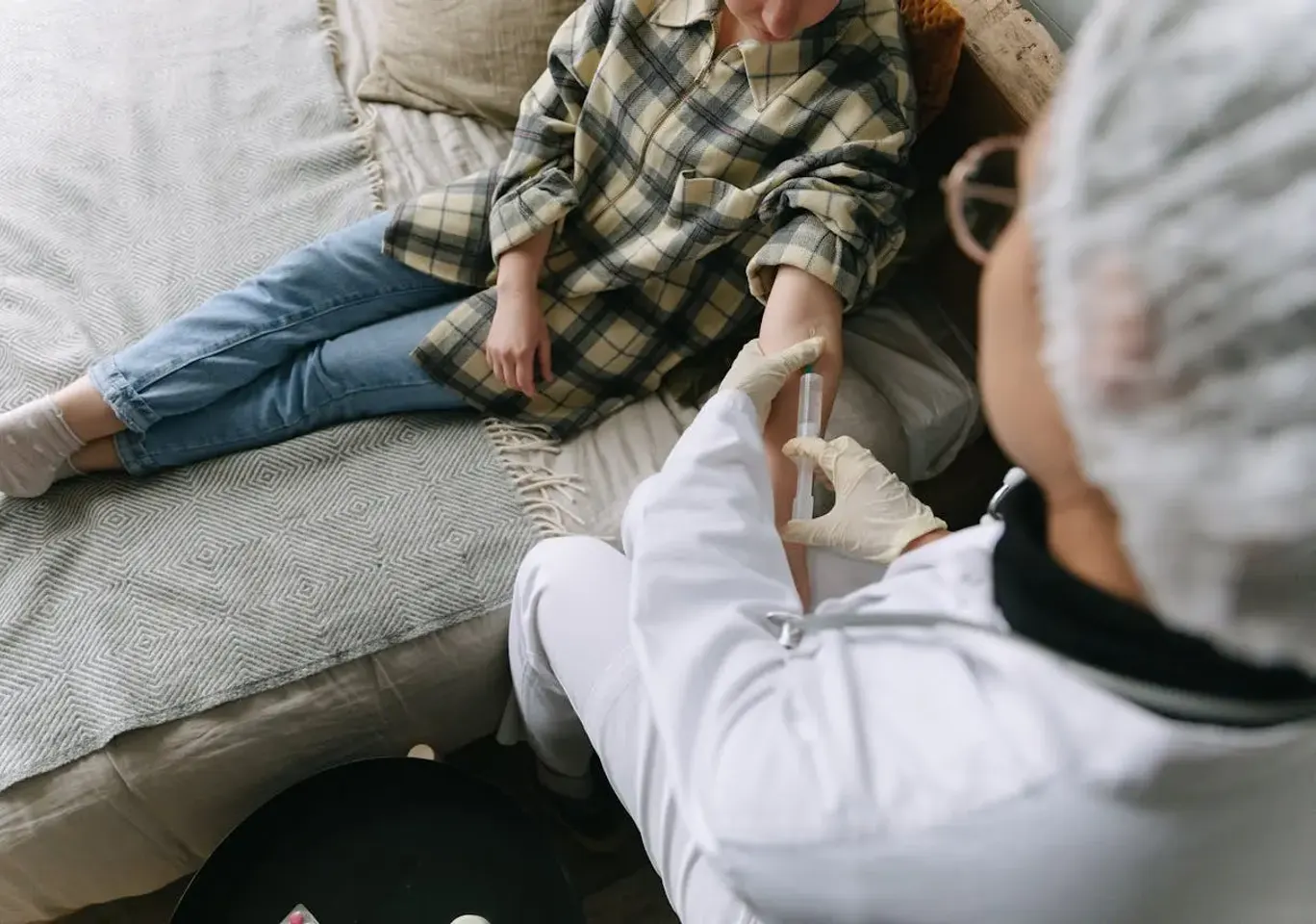 Terapia uzależnień Skierniewice: rozmowa terapeutyczna na kanapie